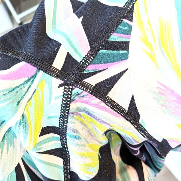 Torrid Womens 5X Leggings High Rise Tropical Performance Core Crop V Band Active - Picture 6 of 6